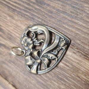 Bronze‎ filigree ribbons and bows heart pendant antique